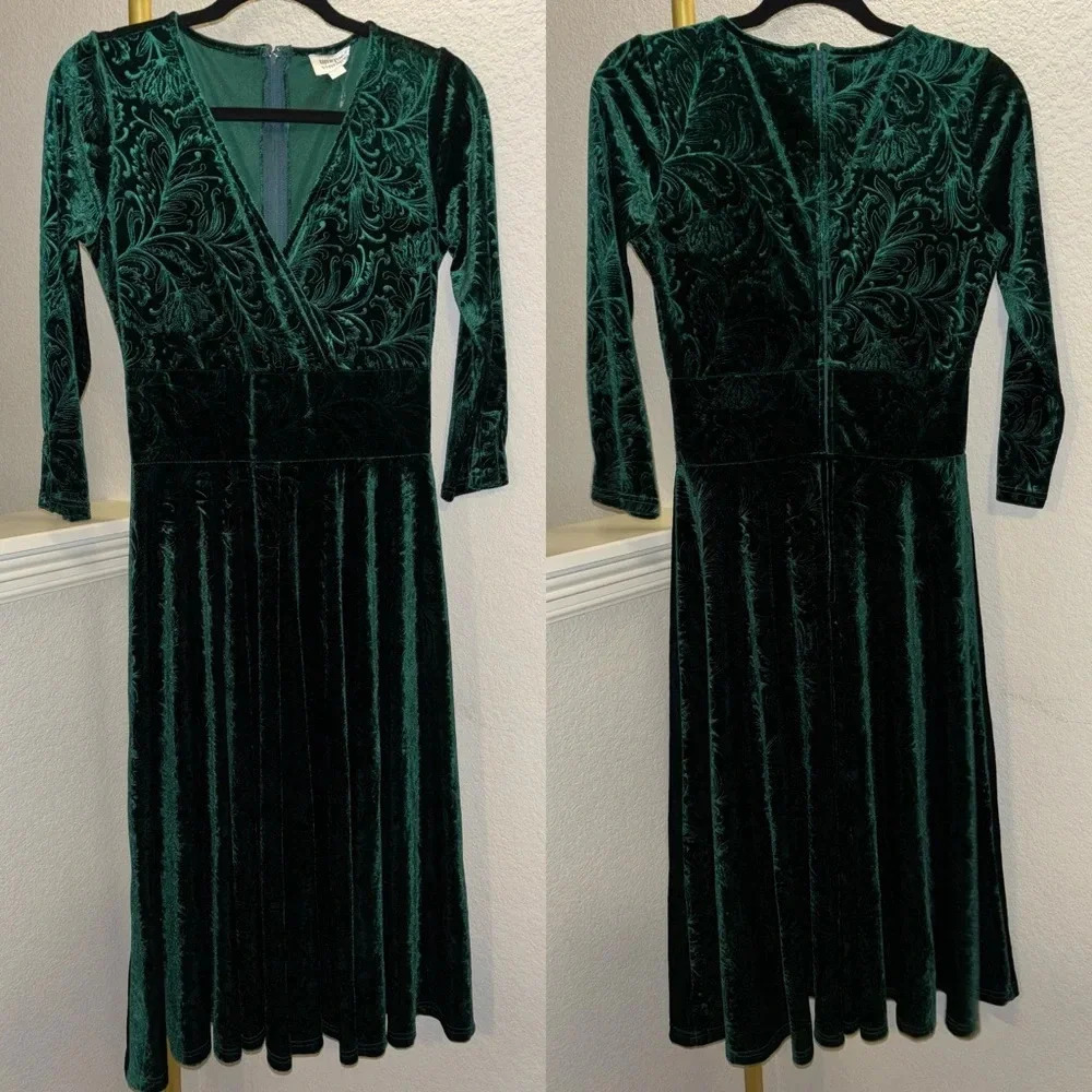 NWOT Unique Vintage 1950s Emerald Velvet Delores Swing Dress